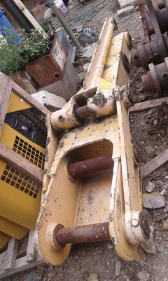 ขายตัวต่อปลายอาร์ม รูสลัก 80 มิล  เหมาะสำหรับรถขุดขนาด PC 200