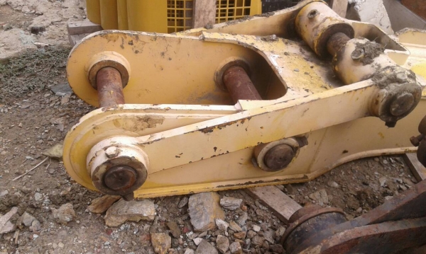 ขายตัวต่อปลายอาร์ม รูสลัก 80 มิล  เหมาะสำหรับรถขุดขนาด PC 200