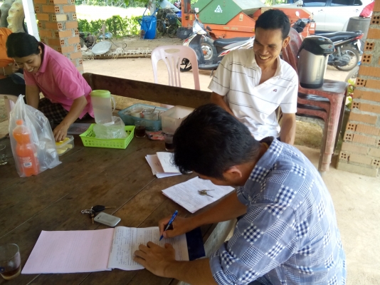 (ขอบคุณพี่บันเทิง จ. สุราษธานีรับรถไปทําเงินล้านแล้วคับ ขอให้รวยๆ)6 ล้อดั้มอีซูสุ NKR 88แรงม้า  ปี39   (รถห้างแท้)  พร้อมใช้งาน  เล่มติดมือ....