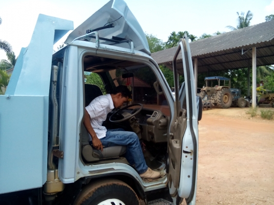 (ขอบคุณพี่บันเทิง จ. สุราษธานีรับรถไปทําเงินล้านแล้วคับ ขอให้รวยๆ)6 ล้อดั้มอีซูสุ NKR 88แรงม้า  ปี39   (รถห้างแท้)  พร้อมใช้งาน  เล่มติดมือ....