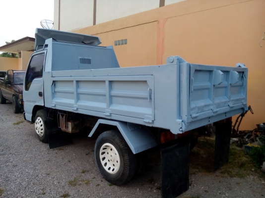 (ขอบคุณพี่บันเทิง จ. สุราษธานีรับรถไปทําเงินล้านแล้วคับ ขอให้รวยๆ)6 ล้อดั้มอีซูสุ NKR 88แรงม้า  ปี39   (รถห้างแท้)  พร้อมใช้งาน  เล่มติดมือ....