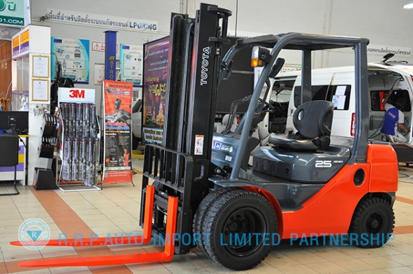 ขายรถโฟล์คลิฟท์มือสอง TOYOTA รุ่น 8FD25-31365 ราคา 495,000 บาท นำเข้าจากประเทศญี่ปุ่น 100\% ไม่เคยใช้งานในไทย