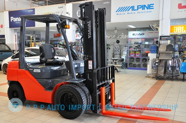 ขายรถโฟล์คลิฟท์มือสอง TOYOTA รุ่น 8FD25-31365 ราคา 495,000 บาท นำเข้าจากประเทศญี่ปุ่น 100\% ไม่เคยใช้งานในไทย