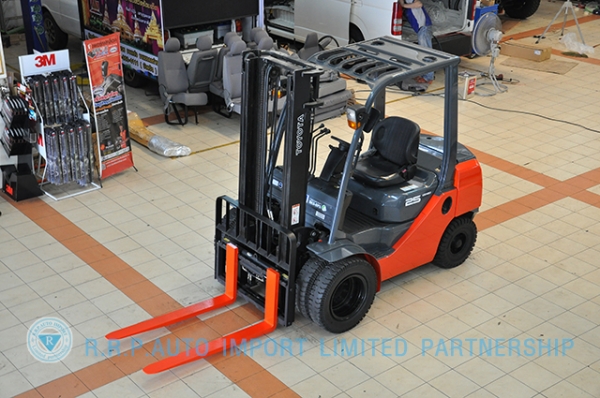 ขายรถโฟล์คลิฟท์มือสอง TOYOTA รุ่น 8FD25-31365 ราคา 495,000 บาท นำเข้าจากประเทศญี่ปุ่น 100\% ไม่เคยใช้งานในไทย