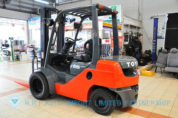 ขายรถโฟล์คลิฟท์มือสอง TOYOTA รุ่น 8FD25-31365 ราคา 495,000 บาท นำเข้าจากประเทศญี่ปุ่น 100\% ไม่เคยใช้งานในไทย