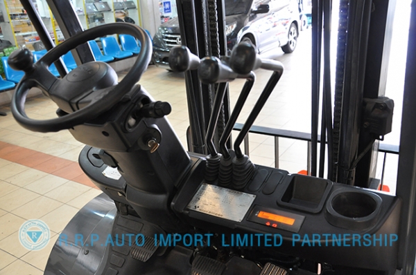 ขายรถโฟล์คลิฟท์มือสอง TOYOTA รุ่น 8FD25-31365 ราคา 495,000 บาท นำเข้าจากประเทศญี่ปุ่น 100\% ไม่เคยใช้งานในไทย