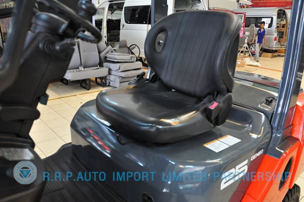 ขายรถโฟล์คลิฟท์มือสอง TOYOTA รุ่น 8FD25-31365 ราคา 495,000 บาท นำเข้าจากประเทศญี่ปุ่น 100\% ไม่เคยใช้งานในไทย