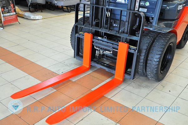 ขายรถโฟล์คลิฟท์มือสอง TOYOTA รุ่น 8FD25-31365 ราคา 495,000 บาท นำเข้าจากประเทศญี่ปุ่น 100\% ไม่เคยใช้งานในไทย