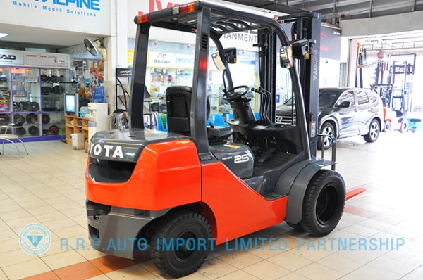 ขายรถโฟล์คลิฟท์มือสอง TOYOTA รุ่น 8FD25-31365 ราคา 495,000 บาท นำเข้าจากประเทศญี่ปุ่น 100\% ไม่เคยใช้งานในไทย