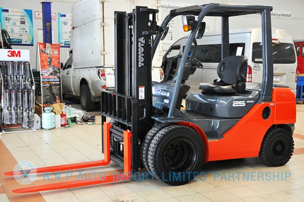 ขายรถโฟล์คลิฟท์มือสอง TOYOTA รุ่น 8FD25-31365 ราคา 495,000 บาท นำเข้าจากประเทศญี่ปุ่น 100\% ไม่เคยใช้งานในไทย