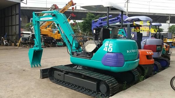 KOMATSU PC 40-7 นำเข้าญี่ปุ่น 100\% KOMATSU PC 40-7 นำเข้าญี่ปุ่น 100\%