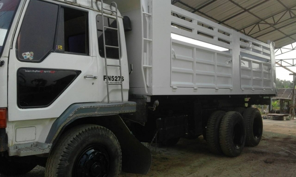 ต้องการขายด่วน  รถบรรทุก 10 ล้อ MITSUBISHI FN527 TF  220 เทอร์โบ รถบ้านเจ้าของขายเอง ราคาคุยกันได้ครับ