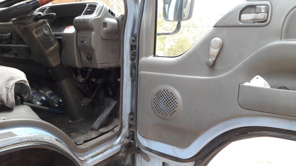 NPR  120 แรง  ปี 40 ยาว 5 เมตร  (รถห้างแท้.สียังไม่เคยทำ .เจ้าของขับเอง) ...  ราคา  450,000 บาท