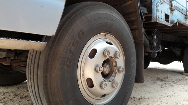 NPR  120 แรง  ปี 40 ยาว 5 เมตร  (รถห้างแท้.สียังไม่เคยทำ .เจ้าของขับเอง) ...  ราคา  450,000 บาท