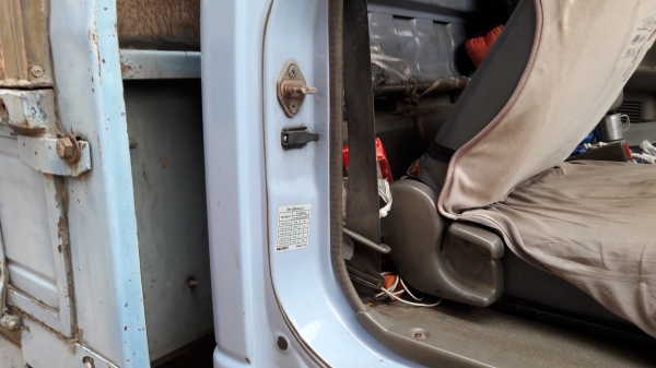 NPR  120 แรง  ปี 40 ยาว 5 เมตร  (รถห้างแท้.สียังไม่เคยทำ .เจ้าของขับเอง) ...  ราคา  450,000 บาท