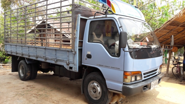 NPR  120 แรง  ปี 40 ยาว 5 เมตร  (รถห้างแท้.สียังไม่เคยทำ .เจ้าของขับเอง) ...  ราคา  450,000 บาท