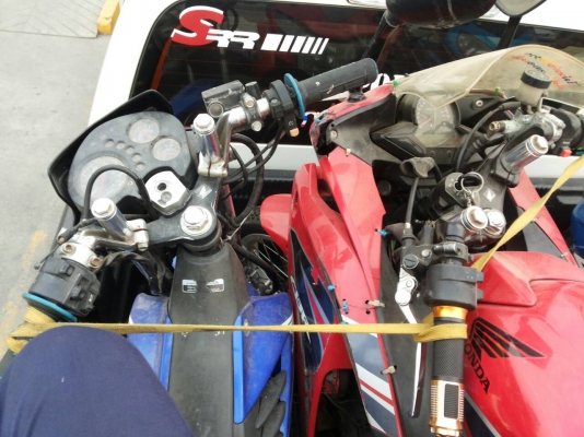 ขายเหมา 3 คัน *อ่านก่อนนะครับ* CBR 150 i ปี 54 ล้อมีเนียมกาบโต 2 วง ,CBR 150 R ปี 51,Sonic 125 ปี 52 สตาร์ทมือ ล้อมีเนียมกาบโต 2 วง  รถไม่เครื่องไม่ติดทั้ง 3 คัน มีแต่เล่มทะเบียน ไม่มีชุดโอนและบัตรประชาชน ทะเบียนขาดเกิน 3 ปี ทุกคัน **ขายตามสภาพ** มาดูรถได