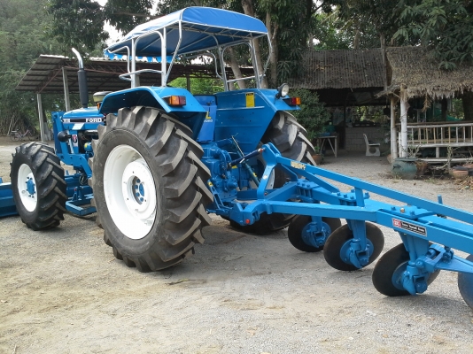 ขายฟอรด์ 7810 คาราโร่ 6 สูบ 115แรงเกียรกลางคาราไร่ ดันหน้าหางสามไคเฮงหลี เล่มทะเบียน