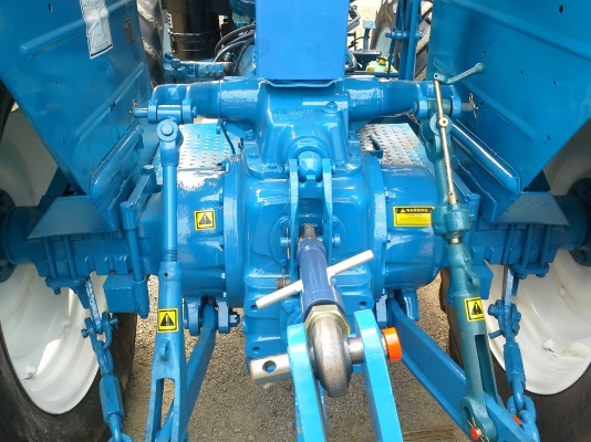 ขายฟอรด์ 7810 คาราโร่ 6 สูบ 115แรงเกียรกลางคาราไร่ ดันหน้าหางสามไคเฮงหลี เล่มทะเบียน