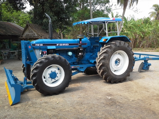 ขายฟอรด์ 7810 คาราโร่ 6 สูบ 115แรงเกียรกลางคาราไร่ ดันหน้าหางสามไคเฮงหลี เล่มทะเบียน