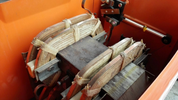 ==== Sold ==== ตู้พลัง MOD 300 ไฟบ้าน 220V รุ่นใหม่หน้าเทาชนห้างสภาพกริ้บ 95\% เจ้าของเดิมซื้อมาเก็บมากกว่าใช้แบ่งๆกันไป!!