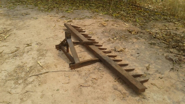 ขายรถไถ คูโบ้า 2601 อุปกรณ์ 2 ชิ้น ใบมีดดันหน้าและคลาด เครื่องแน่นมาก เกียร์ดีหางดี สีเนื้อสวย พร้อมใช้งาน