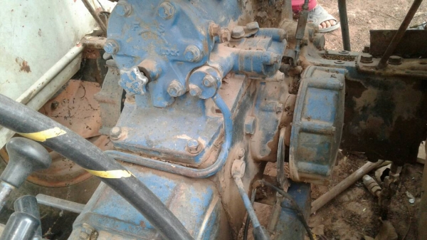 ขายรถไถ คูโบ้า 2601 อุปกรณ์ 2 ชิ้น ใบมีดดันหน้าและคลาด เครื่องแน่นมาก เกียร์ดีหางดี สีเนื้อสวย พร้อมใช้งาน