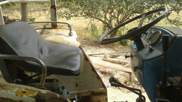 ขายรถไถ คูโบ้า 2601 อุปกรณ์ 2 ชิ้น ใบมีดดันหน้าและคลาด เครื่องแน่นมาก เกียร์ดีหางดี สีเนื้อสวย พร้อมใช้งาน