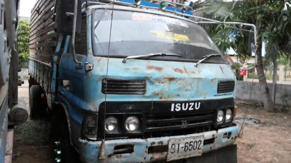 **145,000 บ.ต่อรอง/// 6ล้อบรรทุก ISUZU KS-100แรง เครื่องใหม่ เกียร์เดิม ช่วงล่างใหญ่ คานหน้า115 เฟืองท้ายF สโลวกลาง กระบะ4.30ม.คอกไม้สูง ยาง8.25/16 ตามสภาพ พร้อมใช้ เล่มฯ ครบ **ขาย ISUZU KS-100HP 6ล้อบรรทุก ช่วงล่างใหญ่ พร้อมลุย เอกสารเล่มฯ ครบ ภาษีเต็ม I **145,000 บ.ต่อรอง/// 6ล้อบรรทุก ISUZU KS-100แรง เครื่องใหม่ เกียร์เดิม ช่วงล่างใหญ่ คานหน้า115 เฟืองท้ายF สโลวกลาง กระบะ4.30ม.คอกไม้สูง ยาง8.25/16 ตามสภาพ พร้อมใช้ เล่มฯ ครบ **ขาย ISUZU KS-100HP 6ล้อบรรทุก ช่วงล่างใหญ่ พร้อมลุย เอกสารเล่มฯ ครบ ภาษีเต็ม I