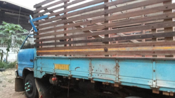 **145,000 บ.ต่อรอง/// 6ล้อบรรทุก ISUZU KS-100แรง เครื่องใหม่ เกียร์เดิม ช่วงล่างใหญ่ คานหน้า115 เฟืองท้ายF สโลวกลาง กระบะ4.30ม.คอกไม้สูง ยาง8.25/16 ตามสภาพ พร้อมใช้ เล่มฯ ครบ **ขาย ISUZU KS-100HP 6ล้อบรรทุก ช่วงล่างใหญ่ พร้อมลุย เอกสารเล่มฯ ครบ ภาษีเต็ม I **145,000 บ.ต่อรอง/// 6ล้อบรรทุก ISUZU KS-100แรง เครื่องใหม่ เกียร์เดิม ช่วงล่างใหญ่ คานหน้า115 เฟืองท้ายF สโลวกลาง กระบะ4.30ม.คอกไม้สูง ยาง8.25/16 ตามสภาพ พร้อมใช้ เล่มฯ ครบ **ขาย ISUZU KS-100HP 6ล้อบรรทุก ช่วงล่างใหญ่ พร้อมลุย เอกสารเล่มฯ ครบ ภาษีเต็ม I