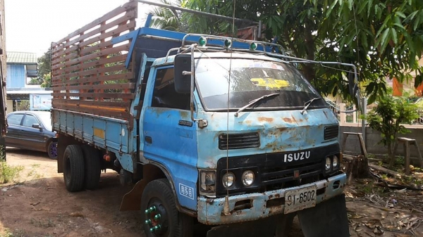 **145,000 บ.ต่อรอง/// 6ล้อบรรทุก ISUZU KS-100แรง เครื่องใหม่ เกียร์เดิม ช่วงล่างใหญ่ คานหน้า115 เฟืองท้ายF สโลวกลาง กระบะ4.30ม.คอกไม้สูง ยาง8.25/16 ตามสภาพ พร้อมใช้ เล่มฯ ครบ **ขาย ISUZU KS-100HP 6ล้อบรรทุก ช่วงล่างใหญ่ พร้อมลุย เอกสารเล่มฯ ครบ ภาษีเต็ม I **145,000 บ.ต่อรอง/// 6ล้อบรรทุก ISUZU KS-100แรง เครื่องใหม่ เกียร์เดิม ช่วงล่างใหญ่ คานหน้า115 เฟืองท้ายF สโลวกลาง กระบะ4.30ม.คอกไม้สูง ยาง8.25/16 ตามสภาพ พร้อมใช้ เล่มฯ ครบ **ขาย ISUZU KS-100HP 6ล้อบรรทุก ช่วงล่างใหญ่ พร้อมลุย เอกสารเล่มฯ ครบ ภาษีเต็ม I