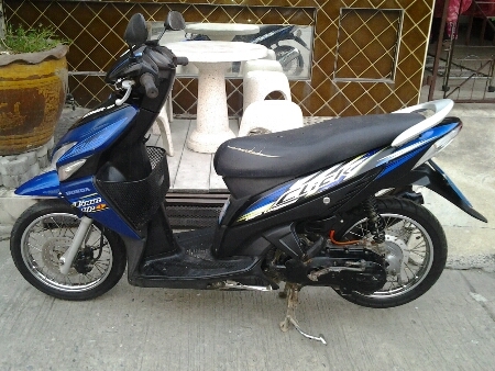 ขายมอไซค์ ปี49 ฮอนด้า คลิ๊ก รุ่นTune Up เครื่อง110cc. รถสวย เครื่องดีแน่นๆ รถสภาพเดิมๆทั้งคัน พร้อมใช้งาน ภาษีขาด1ปี เล่มทะเบียนครบ ขายถูกๆครับ