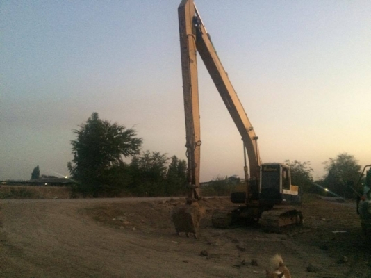 ขายKOMATSU PC200-3 ซีเลี่ยลสูง สภาพสวยพรัอมใช้งาน เครื่องดีช่วงล่างดี ใบเเทร็กยาว80 มีเเอร์เย็นพร้อมใช้งาน บูมยาว18เมตร ลูกลอลเลอร์ใหม่หมด มีรอยดามบ้างเผื่อความแข็งเเรง ราคาต่อรองคุยกันได้