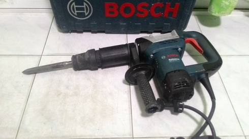 เครื่องสกัดคอนกรีตไฟฟ้า บ๊อช สภาพดีพร้อมใช้งานครับพร้อมกล่อง