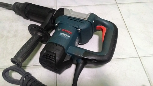 เครื่องสกัดคอนกรีตไฟฟ้า บ๊อช สภาพดีพร้อมใช้งานครับพร้อมกล่อง เครื่องสกัดคอนกรีตไฟฟ้า บ๊อช สภาพดีพร้อมใช้งานครับพร้อมกล่อง