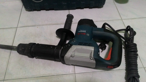 เครื่องสกัดคอนกรีตไฟฟ้า บ๊อช สภาพดีพร้อมใช้งานครับพร้อมกล่อง เครื่องสกัดคอนกรีตไฟฟ้า บ๊อช สภาพดีพร้อมใช้งานครับพร้อมกล่อง