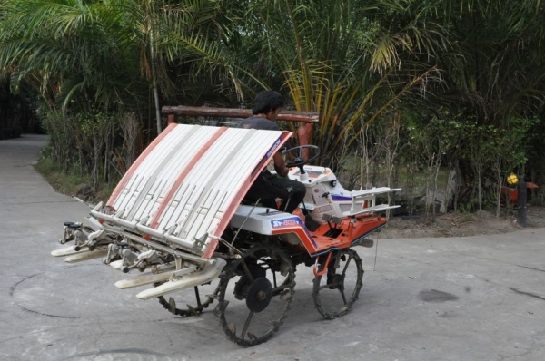 ขายรถดำนาราคาถูก KUBOTA S1-400 (4แถว) สภาพสวยเดิมจากญี่ปุ่นยังไม่เคยใช้ในไทย 23,000เท่านั้น