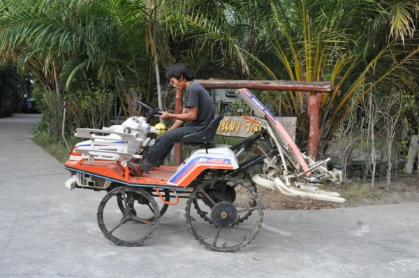 ขายรถดำนาราคาถูก KUBOTA S1-400 (4แถว) สภาพสวยเดิมจากญี่ปุ่นยังไม่เคยใช้ในไทย 23,000เท่านั้น