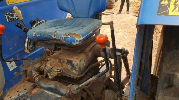 ขาย รถไถ New Holland TT75-DT 2 เพลา อุปกรณ์มีแค่ผานดันหน้า เอกสารเล่มทะเบียนครบ ขาย รถไถ New Holland TT75-DT 2 เพลา อุปกรณ์มีแค่ผานดันหน้า เอกสารเล่มทะเบียนครบ
