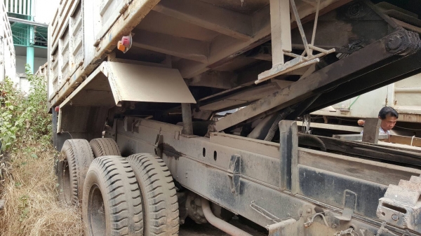 ขาย รถพ่วงดั้มแม่-ลูก ไอ้หลง FN527M-A วางเครื่อง 6D15 โบอินเตอร์ 240 แรงม้า ติดแก๊ส NGV 8 ถัง เกียร์ 10 สปีด คัสซีสวยตลอดเส้น ทะเบียนเต็มพร้อมโอนครับ