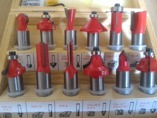 ชุดดอกเร้าเตอร์สำหรับงานขึ้นรูป ขนาดก้าน 12.7 มม. มี 12 ดอกสำหรับงานแบบต่างๆ