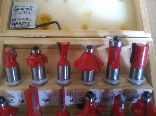 ชุดดอกเร้าเตอร์สำหรับงานขึ้นรูป ขนาดก้าน 12.7 มม. มี 12 ดอกสำหรับงานแบบต่างๆ ชุดดอกเร้าเตอร์สำหรับงานขึ้นรูป ขนาดก้าน 12.7 มม. มี 12 ดอกสำหรับงานแบบต่างๆ