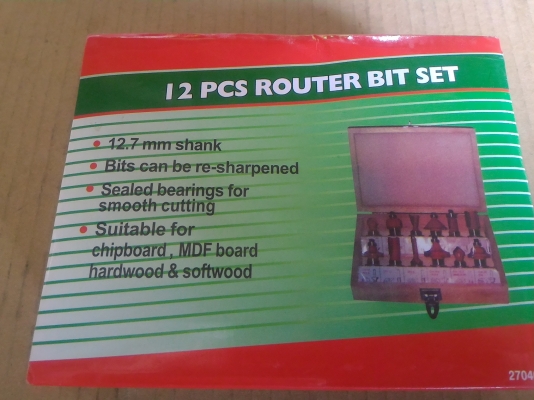 ชุดดอกเร้าเตอร์สำหรับงานขึ้นรูป ขนาดก้าน 12.7 มม. มี 12 ดอกสำหรับงานแบบต่างๆ ชุดดอกเร้าเตอร์สำหรับงานขึ้นรูป ขนาดก้าน 12.7 มม. มี 12 ดอกสำหรับงานแบบต่างๆ