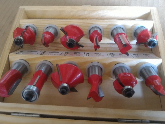 ชุดดอกเร้าเตอร์สำหรับงานขึ้นรูป ขนาดก้าน 12.7 มม. มี 12 ดอกสำหรับงานแบบต่างๆ ชุดดอกเร้าเตอร์สำหรับงานขึ้นรูป ขนาดก้าน 12.7 มม. มี 12 ดอกสำหรับงานแบบต่างๆ