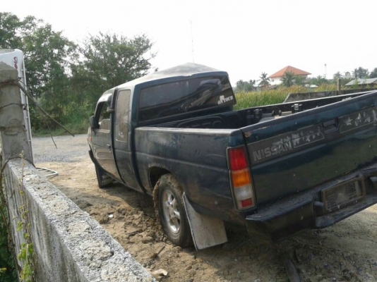 ซากนิสสันถอดเเยกทุกอย่างทั้งคันสนใจมีหลายรุ่นทั้งเก๋งเเละกระบะ