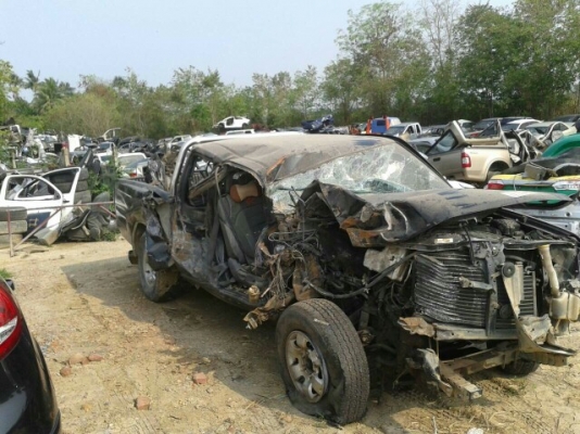 ซากนิสสันฟรอนเทียถอดขายอะไหลทุกอย่างทั้งคันมีหลายรุ่นเก๋งเเละกระบะ