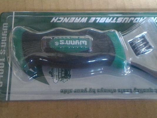 ประแจเลือนด้ามหุ้มยางกันลื่น ยี่ห้อ WYNN  ปรับปากได้กว้างถึง 20 มม.