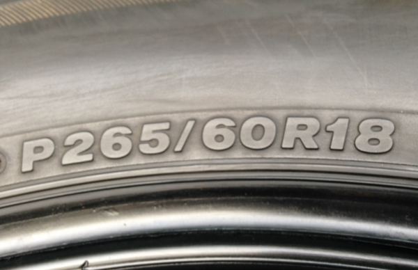 ยาง Bridgestone 265 60 18 สิ้นปี11 ดอกเต็ม ใช้ยาว ราคาไม่แพง
