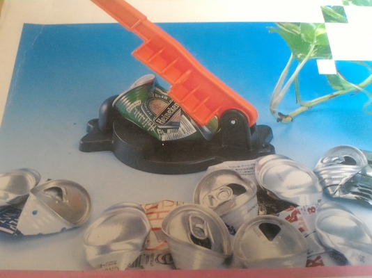 อุปกรณ์กดบีบกระป๋องต่างๆ ให้เล็กลง ประหยัดพื้นที่