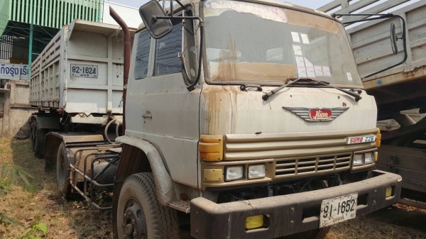 ขาย หัวลาก HINO ZM705 ช่วงล่างเบรคแห้ง พร้อมหางเซมิดั้ม 2 เพลา ยาว 7.50 เมตร เครื่อง EM100 220 แรงม้า คัสซีสวย ช่วงล่างดี รถพร้อมใช้ ทะเบียนเต็มพร้อมโอน